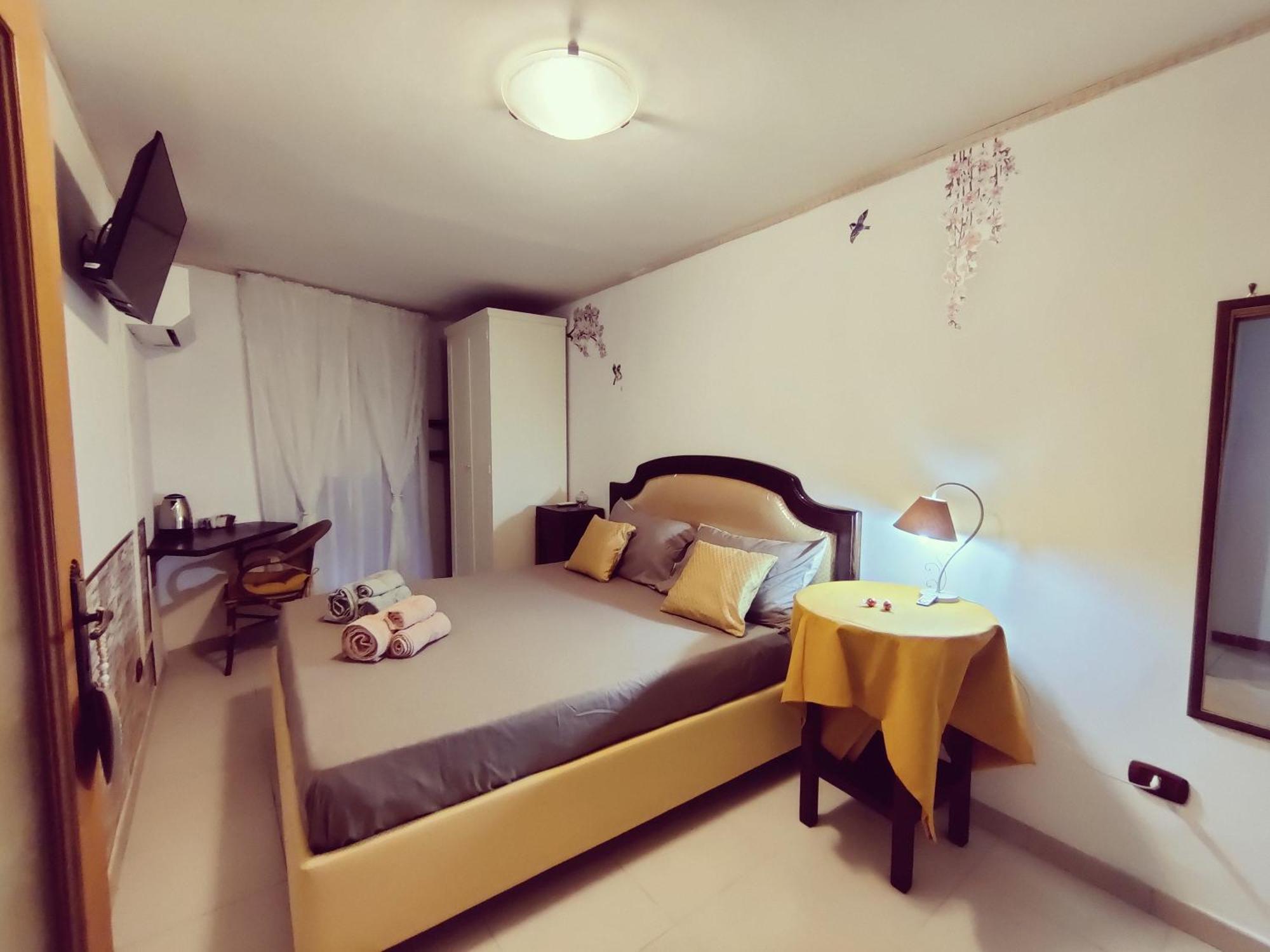 The Second Floor Hotel เนเปิลส์ ภายนอก รูปภาพ