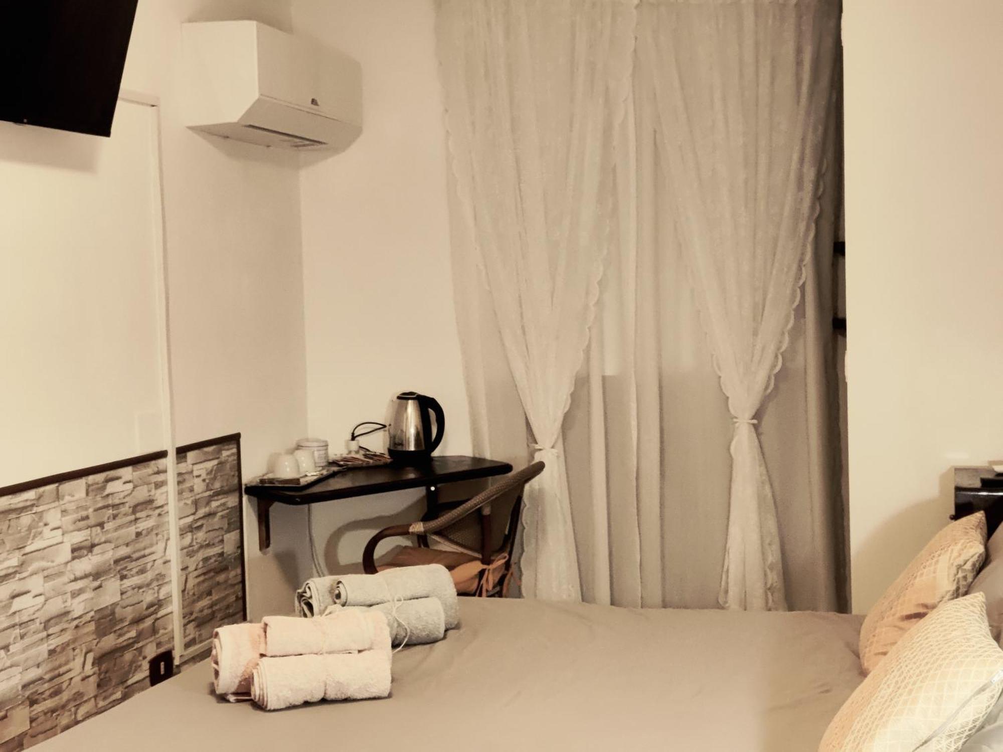 The Second Floor Hotel เนเปิลส์ ภายนอก รูปภาพ